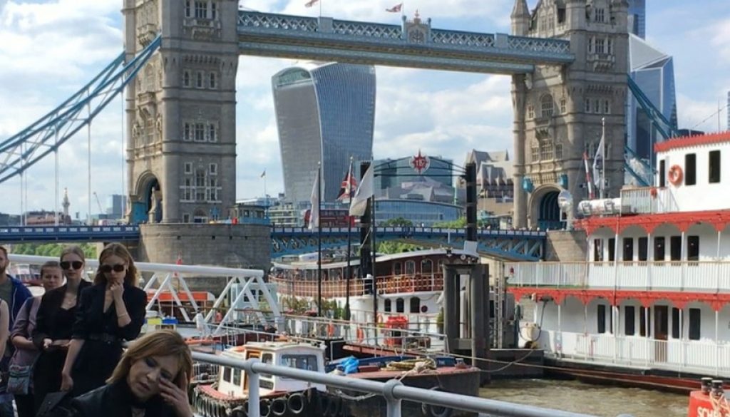 Yoshikis emotional moment in London_Moment photo