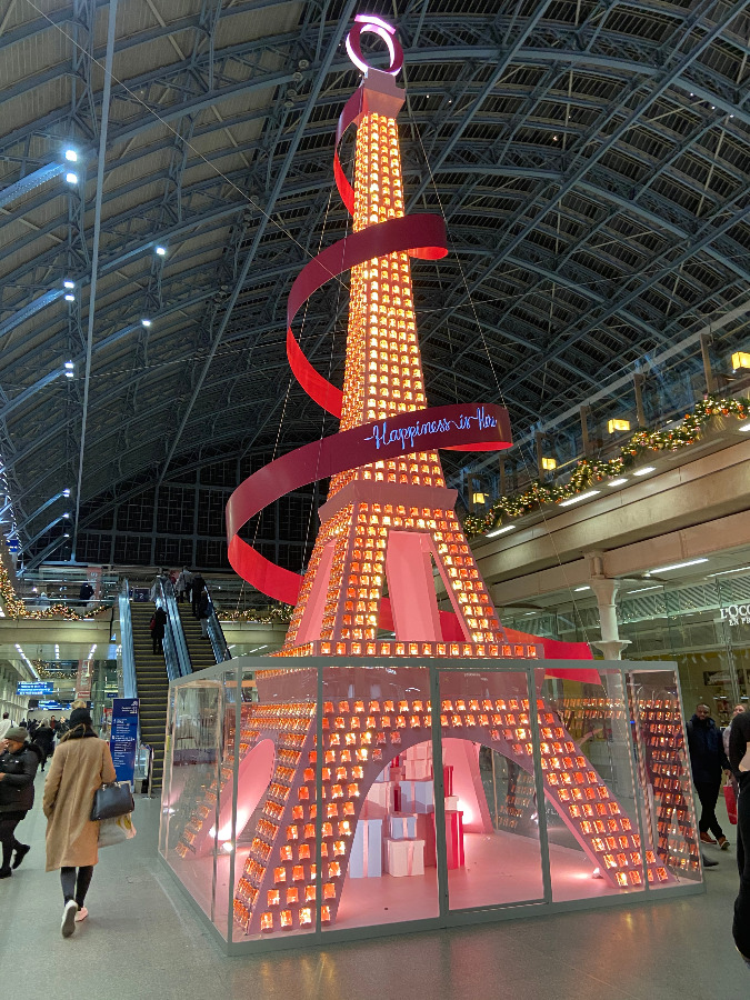 Eiffel Tower Christmas tree extravaganza by Lancôme Paris 2