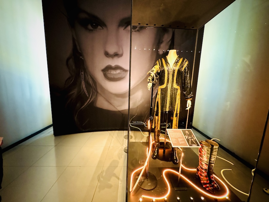 Taylor Swift | Songbook Trail – Free Exhibition at V&A South Kensington Taylor Swift | Songbook Trail – Free Exhibition at V&A South Kensington