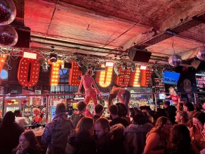 Coyote Ugly Camden – Bartenders Dancing on the Bar